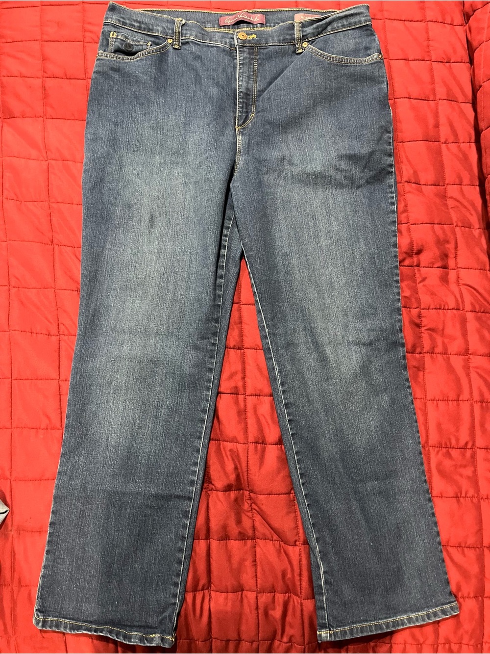 Gloria Vanderbilt Straight Leg Jeans in Medium Blue Denim